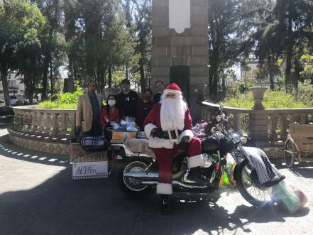 Reparten regalos a niños vulnerables por día de Reyes en SLP