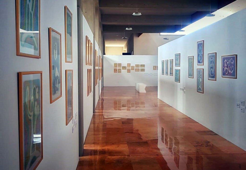 Presentan exposición “Hilados por el deleite de la naturaleza” de Juraj Rusñák 