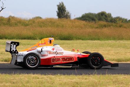 Enrique Reyna, campeón de la Fórmula 1800 mexicana 