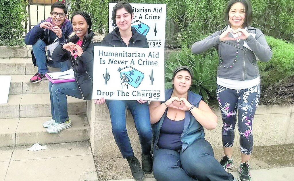 Por dar agua y comida a migrantes, activista podría ir presa