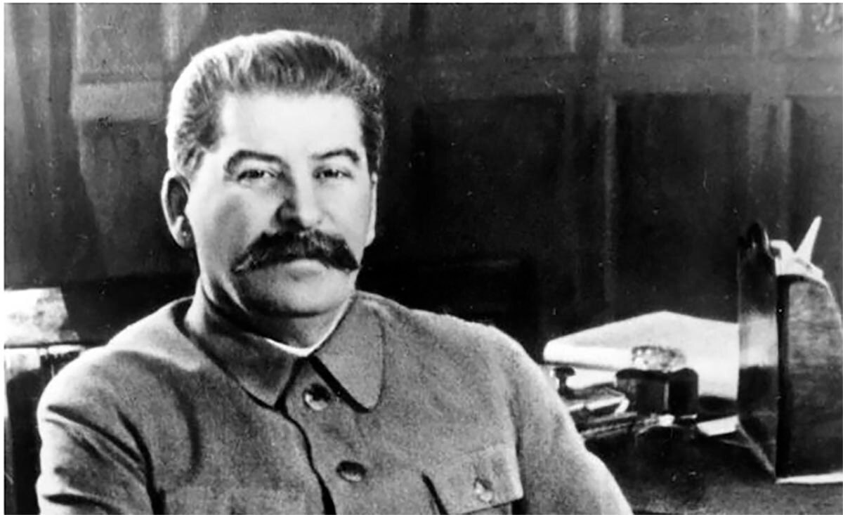 Estatua de Stalin emerge en un pantano ruso tras 60 años