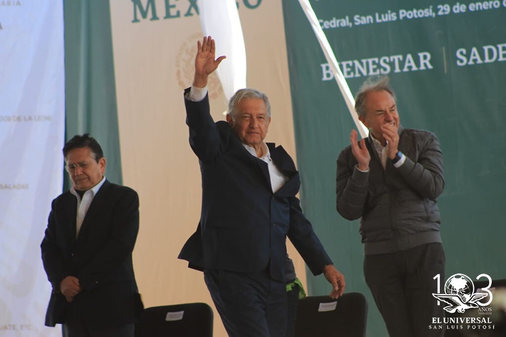 En su visita a Cedral, AMLO presenta nueva canasta básica