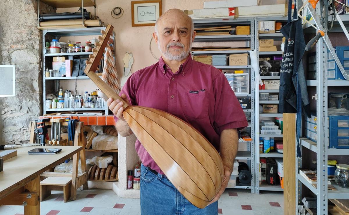 Daniel Guzmán, el laudero con 50 años de experiencia que fabrica instrumentos de la Edad Media en SLP
