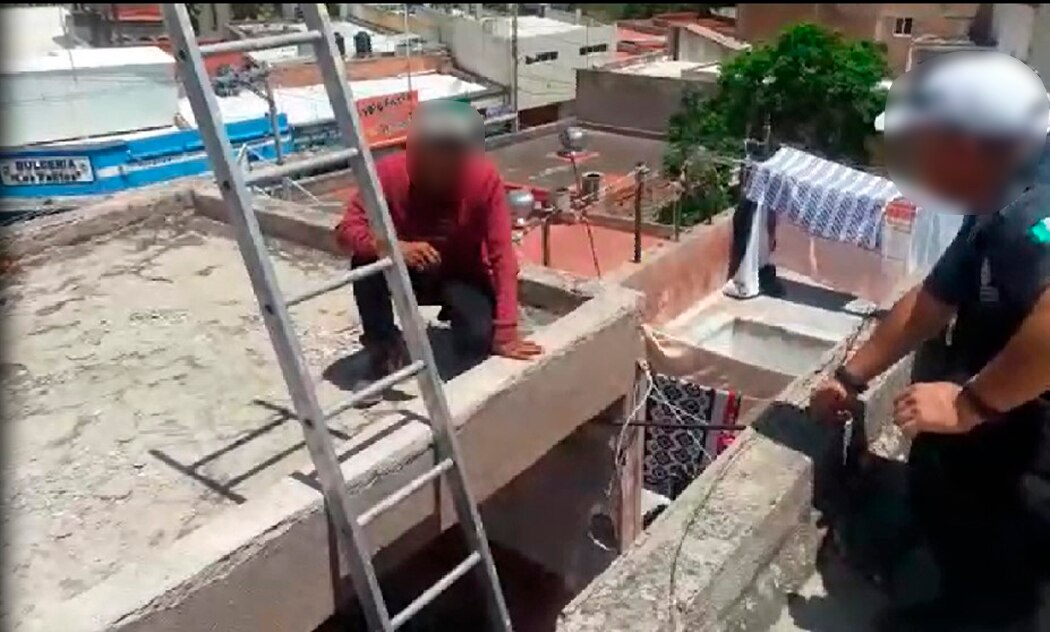 (VIDEO) Policías municipales frustran intento de suicidio 