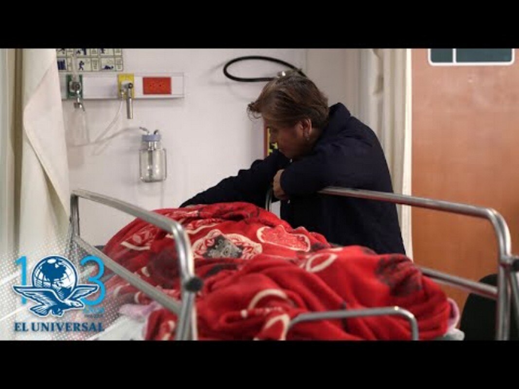 Los pacientes escuchan con atención las palabras de aliento de los médicos para aliviar el dolor que les produce el cáncer. (FOTOS: IVÁN STEPHENS)