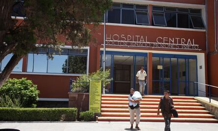 Llaman a no retener a pacientes del Hospital Central por adeudos