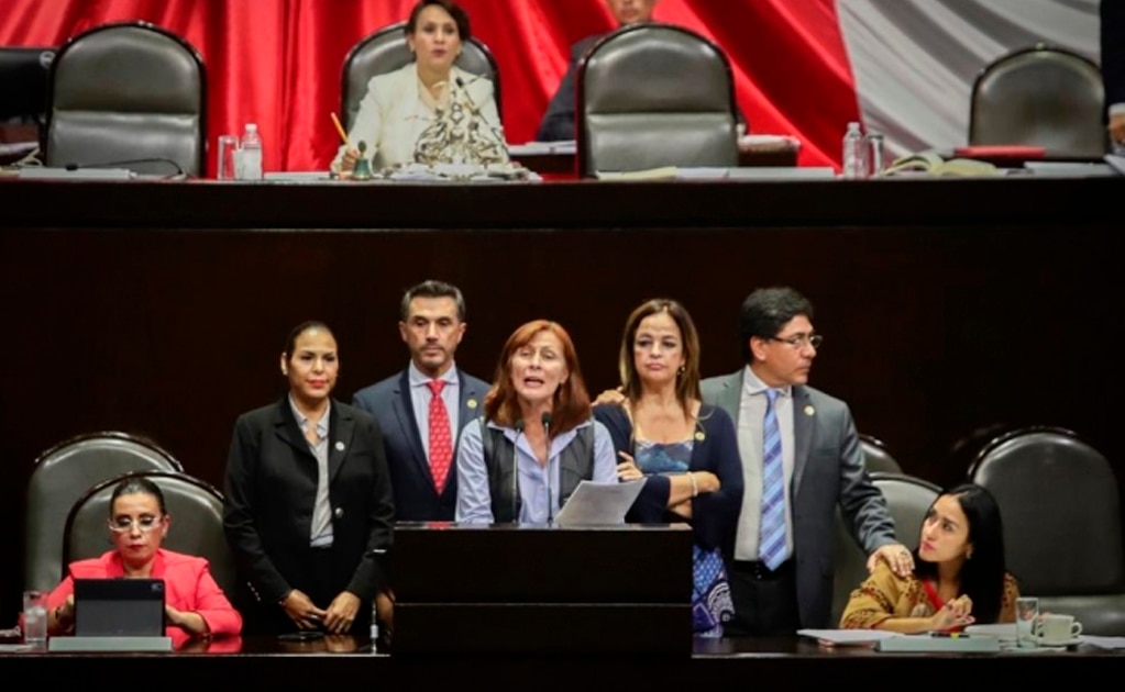 Las diputadas Tatiana Clouthier y Lorena Villavicencio, entre las cinco abstenciones a la Ley Nacional de Extinción de Dominio / Diego Simón Sánchez. EL UNIVERSAL