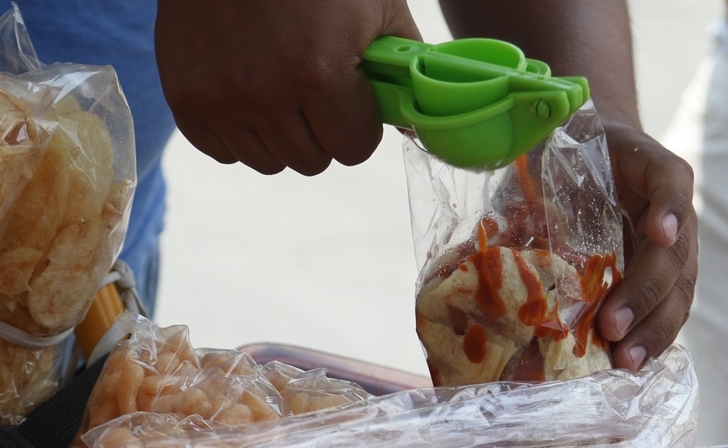 Las botanas como las papas fritas también se deben evitar, toda vez que tienen demasiada sal. Foto: Archivo