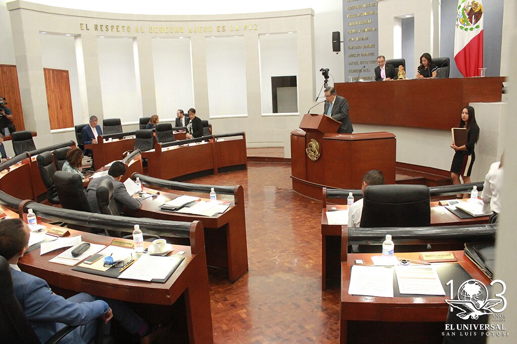 "Reglamentar contratación de asesores personales sacaría a diputados de crisis actual"