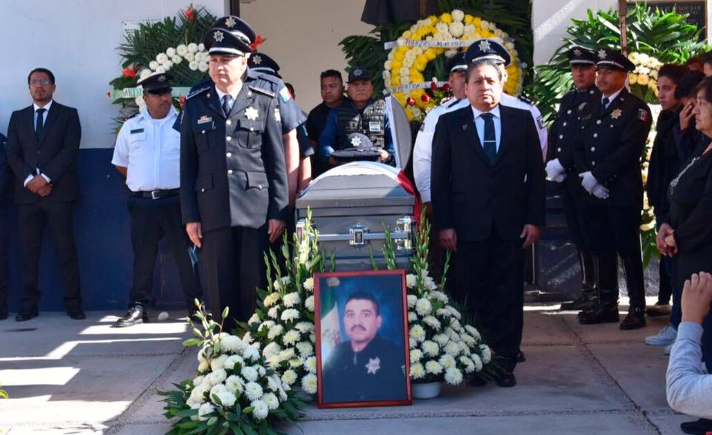 Rinden homenaje a policía asesinado en Pavón