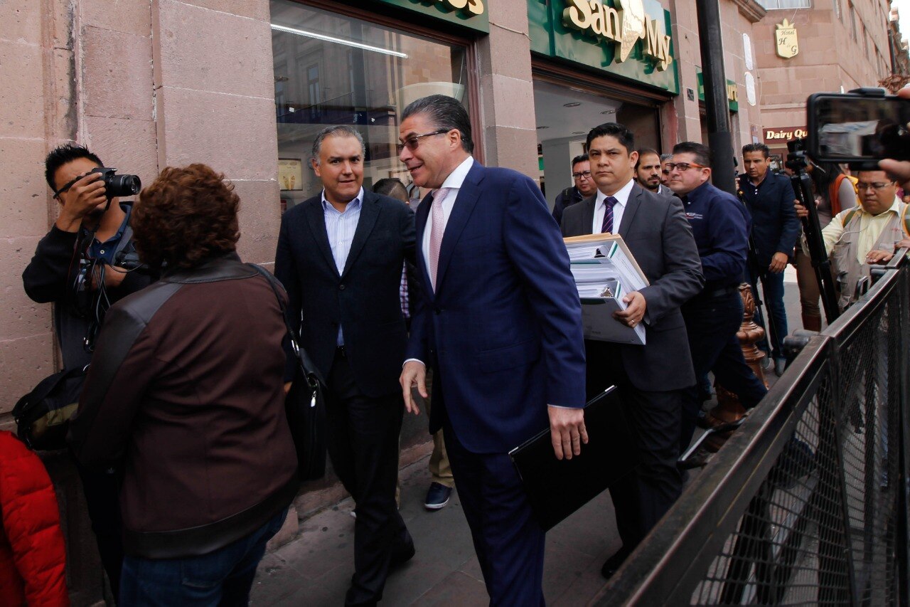 Entregan paquete fiscal 2019 en Congreso