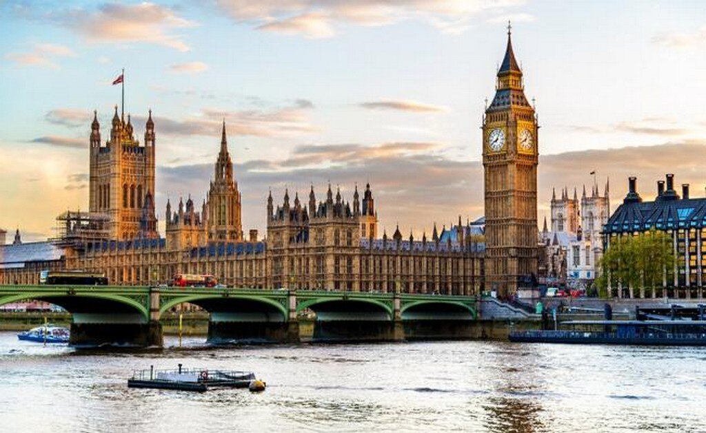  Policía de Londres cierra la Plaza del Parlamento por "incidente en curso"