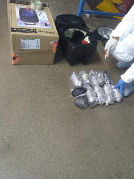 Aseguran cristal y marihuana en aeropuerto “Ponciano Arriaga”