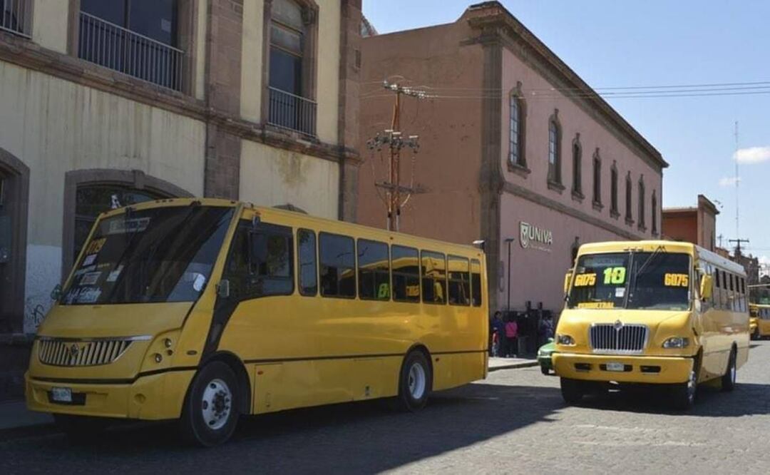 Fuera de la ley aumento al transporte urbano: colectivo praxis. Foto: Especial
