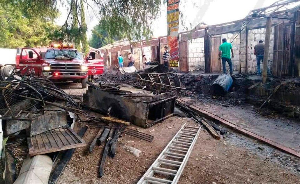Se incendian locales de La Media Luna