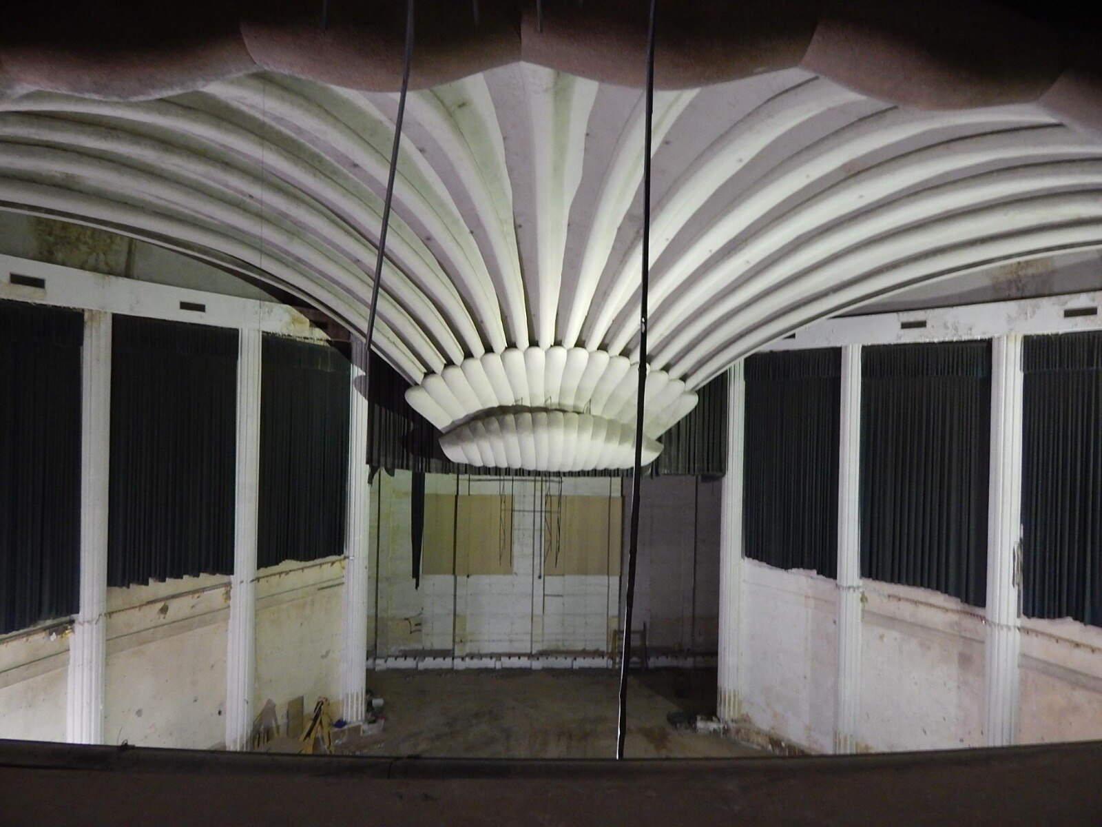 Así luce actuialmente el interior del cine Avenida de SLP. Foto: Samuel Estrada