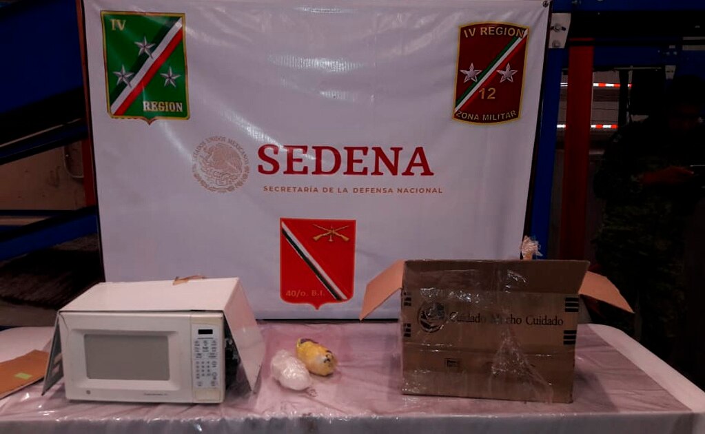 Aseguran droga y pirotecnia en Aeropuerto Ponciano Arriaga