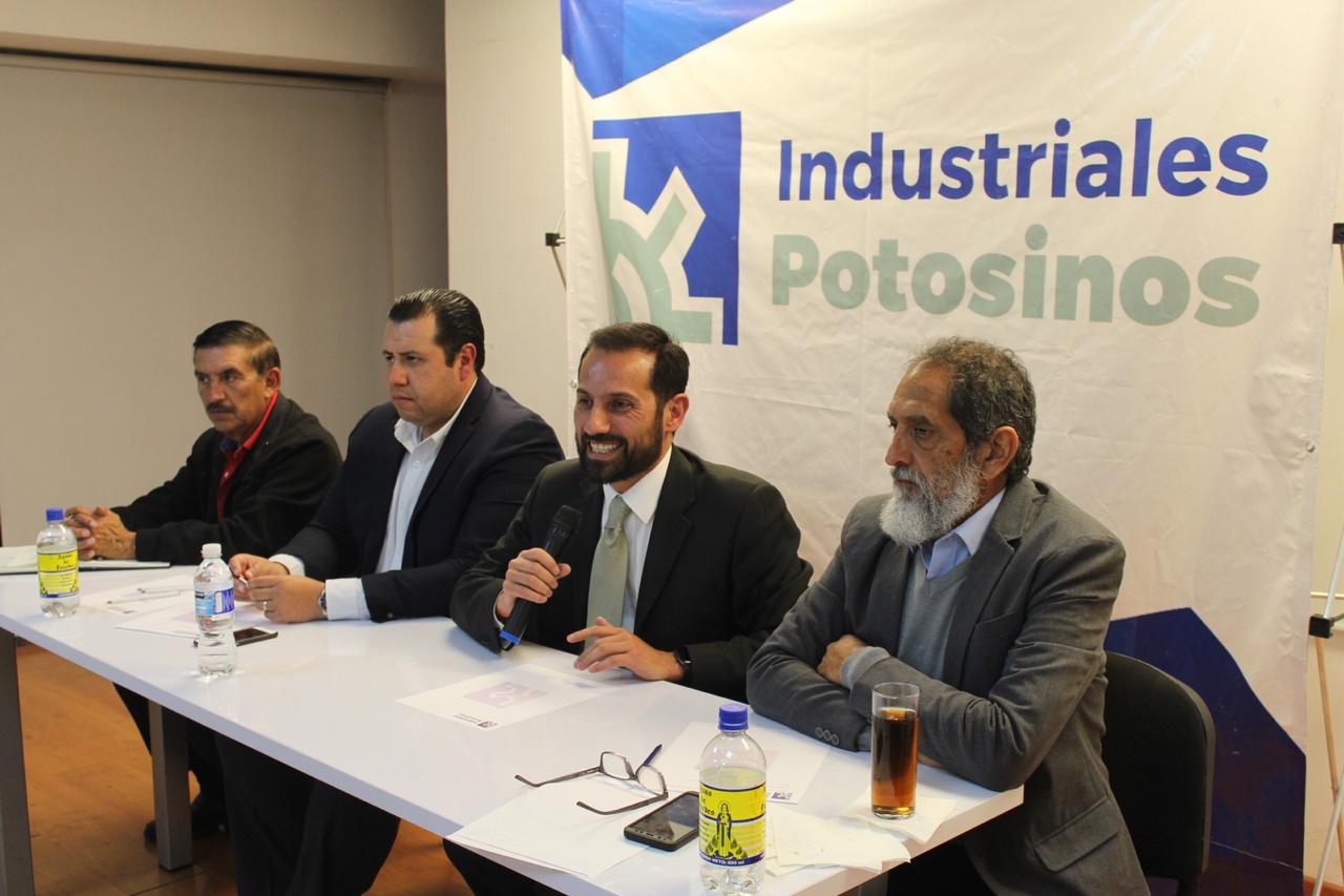 Industriales se reúnen con Leonel Serrato Sánchez