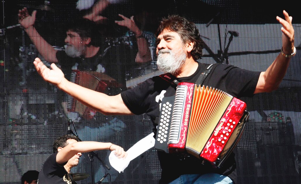 Más de 20 mil asisten a homenaje a Celso Piña; abuchean a "El Bronco"