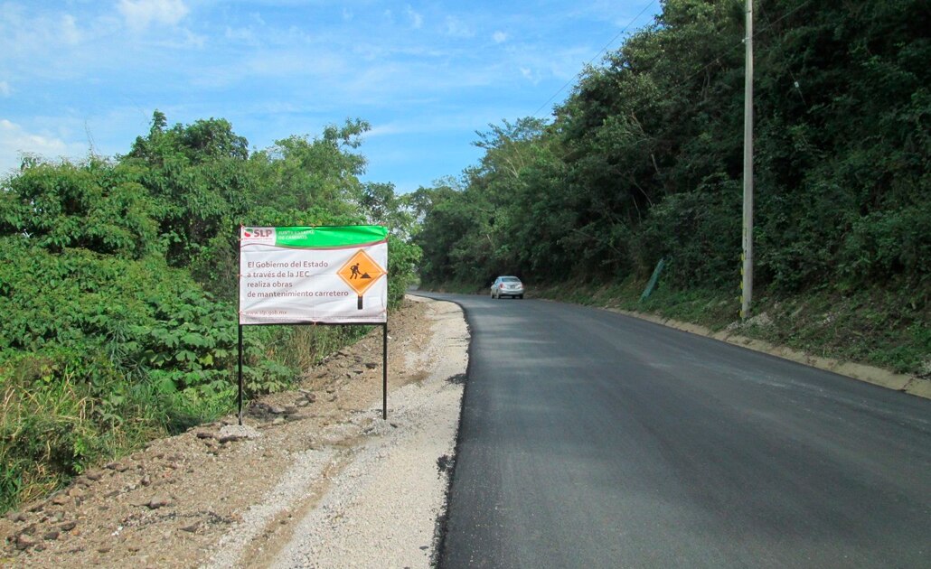 Rehabilitan carretera Tanlajás-Tanquián