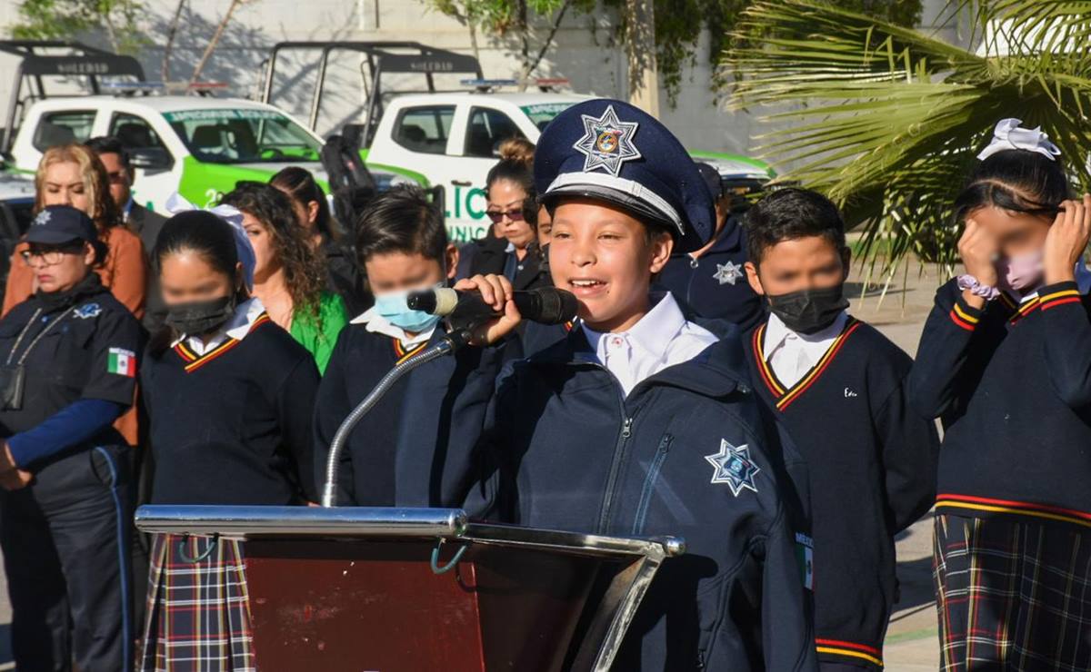 Romina, niña de SLP con cáncer, logra su sueño de ser policía de Soledad