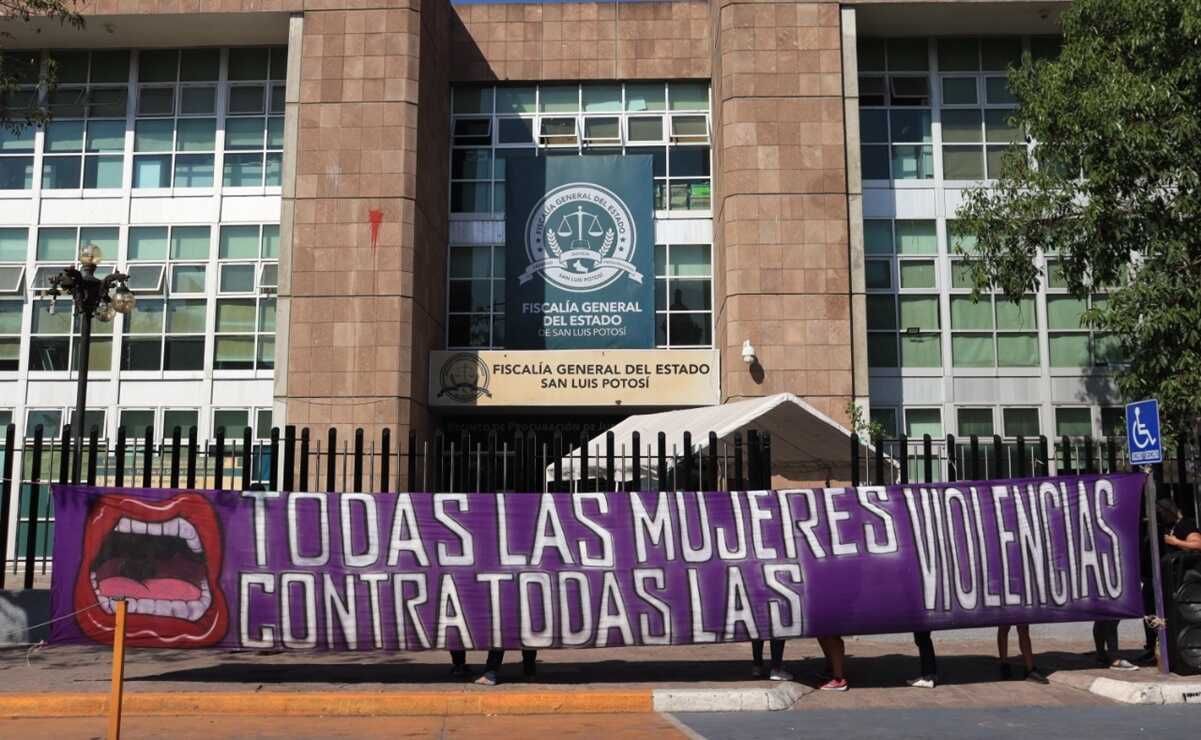Las feministas se manifestaron contra todo tipo de violencias que sufren las mujeres potosinas. Foto: EL UNIVERSAL