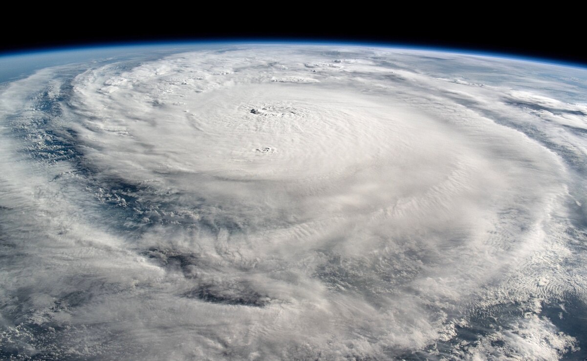 Fotografía del 8 de octubre de 2024 publicada este miércoles por la Estación Espacial Internacional (EEI) donde se observa el ojo del huracán Milton sobre el Golfo de México. Foto: EFE