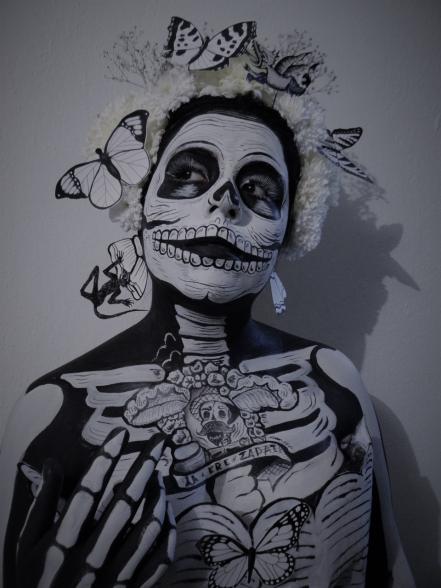 Eréndira Zapata, maquillaje artístico dando vida a catrinas en San Luis Potosí