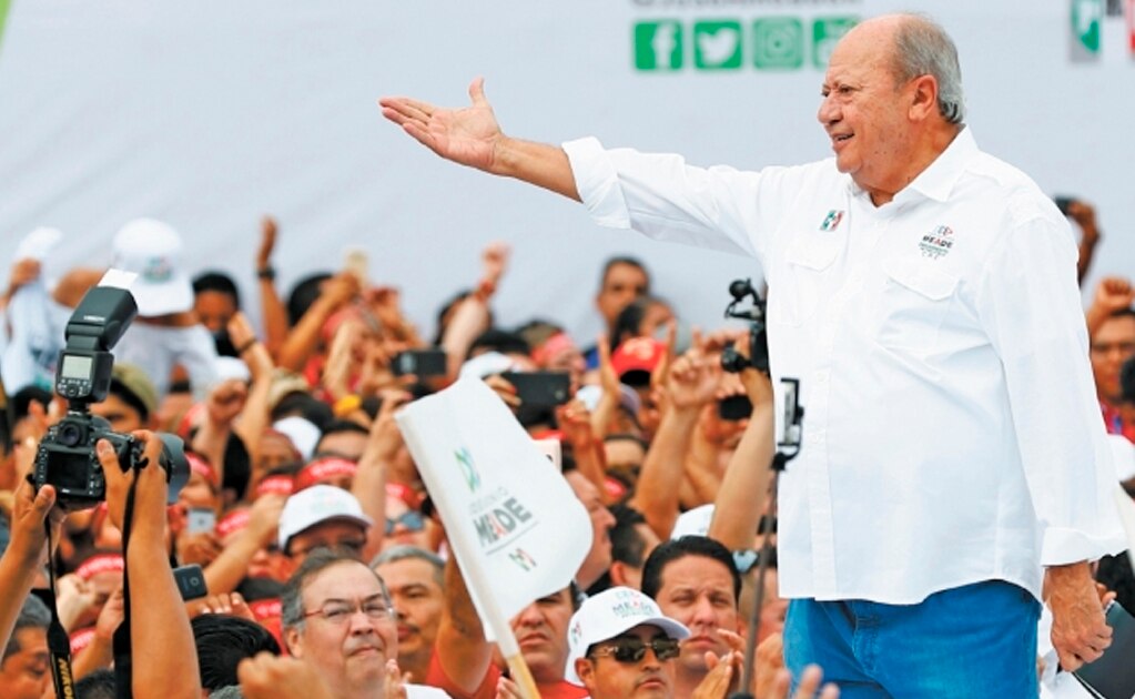 Después de que un juez federal le negó a Carlos Romero Deschamps una suspensión definitiva contra el bloqueo de sus cuentas bancarias, surgió la versión de que el exfuncionario habría salido del país. Foto/ARCHIVO EL UNIVERSAL