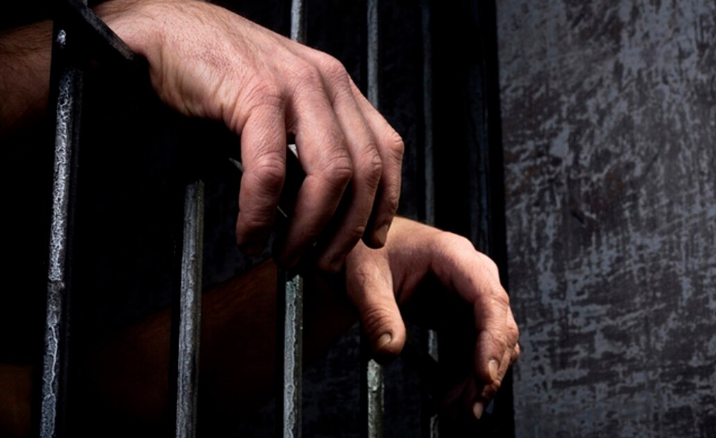 Dictan prisión preventiva a sujeto por robo de vehículos 