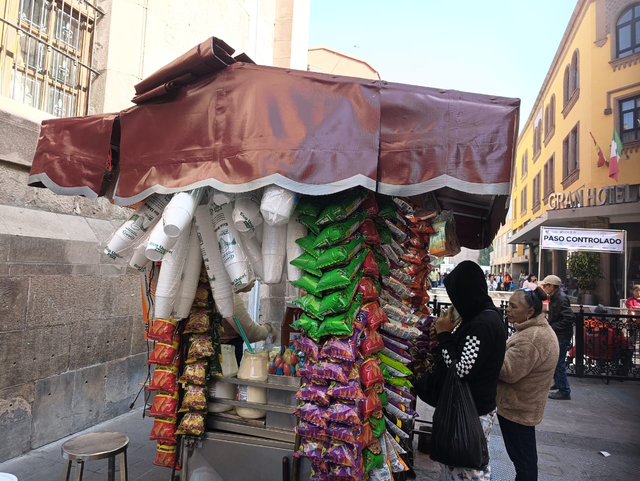 Elotes de doña Adela son un negocio familiar de muchos años