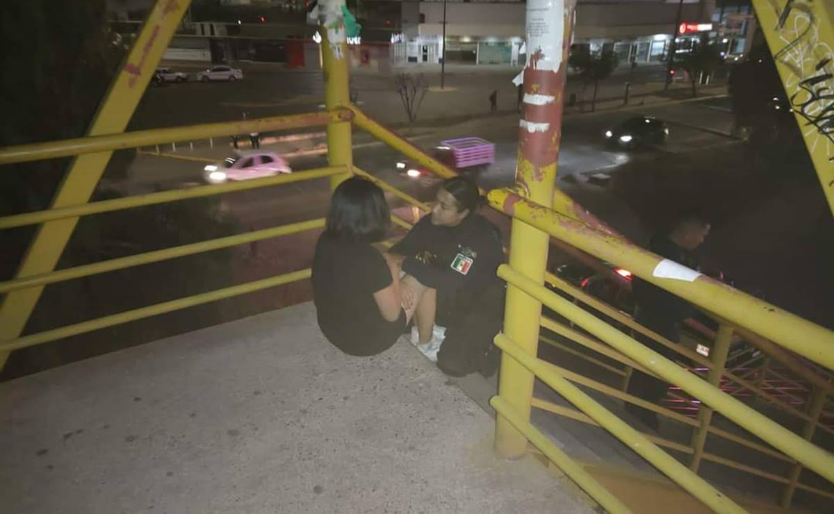 Policías rescatan a una joven que intentó lanzarse de un puente en SLP