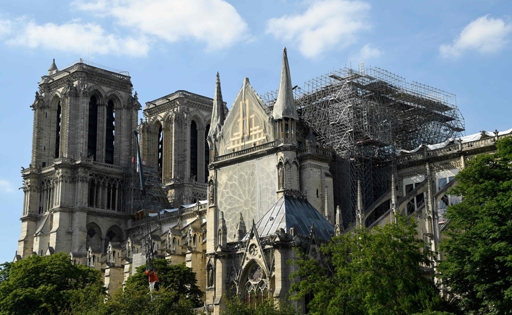 Catedral de Notre Dame de París alista su primera misa tras incendio
