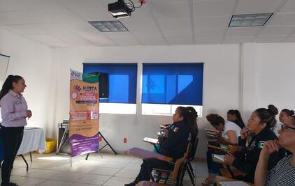 Capacitan a policías en materia de violencia y teoría de género