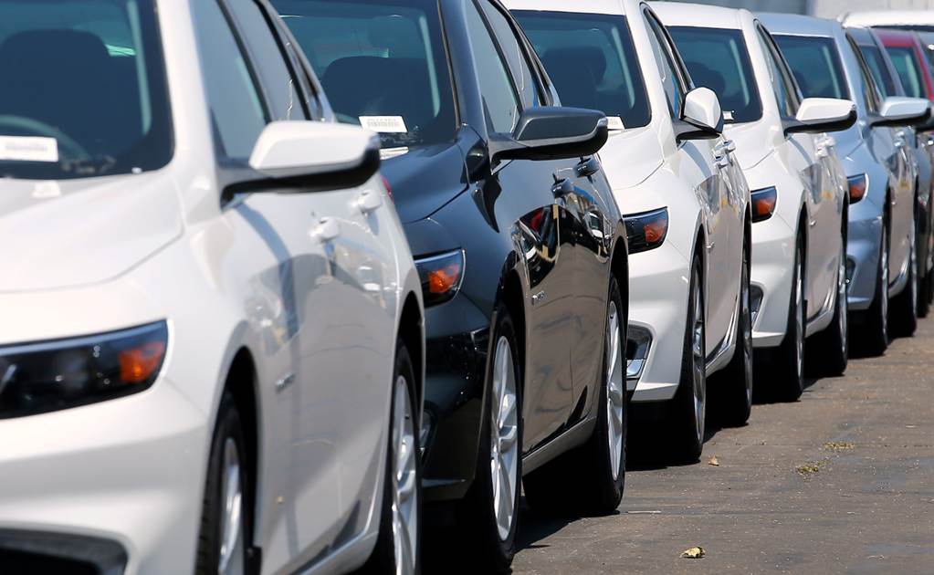 Venta de autos nuevos retrocede 5.3% en agosto