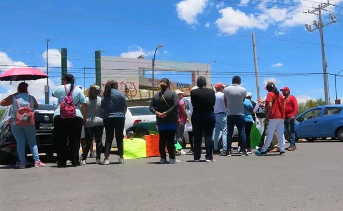 Bloquean Carretera 57 por desaparición de conductor de aplicación en La Pila, San Luis Potosí