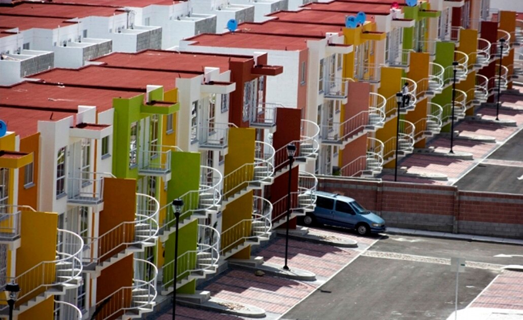 Gobiernos de Fox y Calderón hicieron casas en zonas de riesgo: director del Infonavit