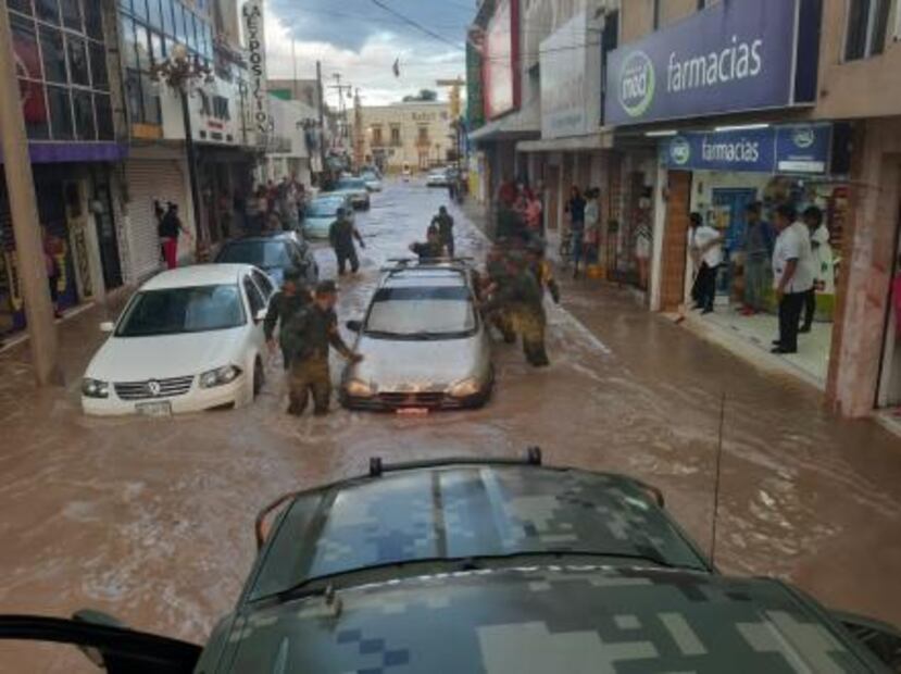 Ejército continúa labores en Matehuala por inundaciones