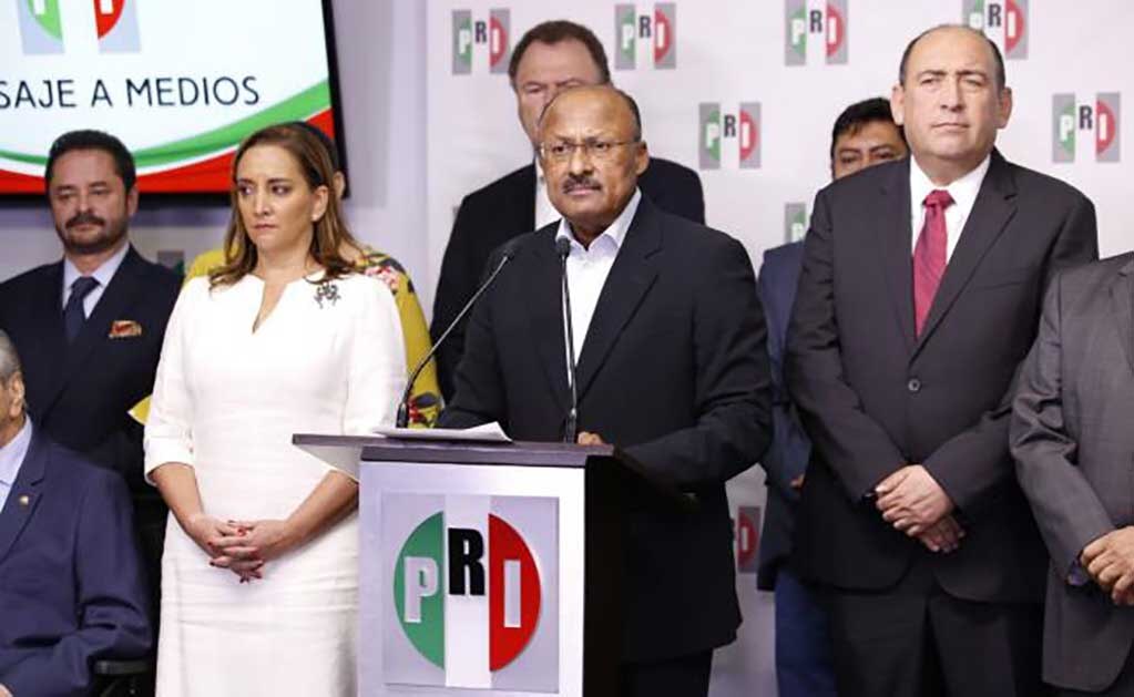 René Juárez y Claudia Ruiz Massieu del PRI. Foto: Agustín Salinas ]/ EL UNIVERSAL