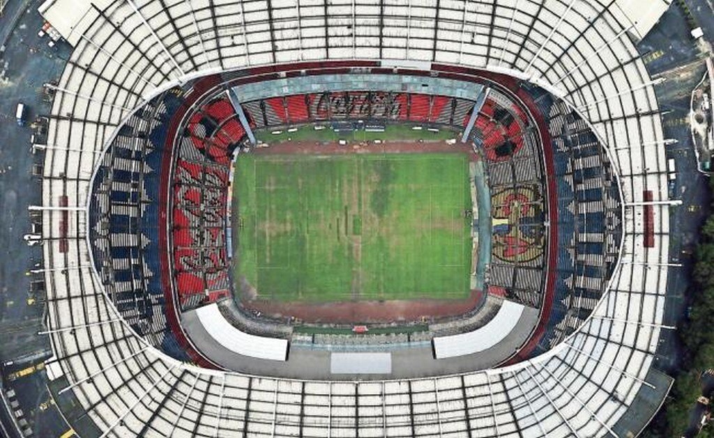 El Azteca ya no luce los logotipos de los Rams, tras la cancelación. (MARÍA DE LA LUZ ASCENCIO. EFE)