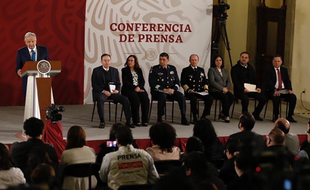 En 2 meses, robo de combustible pasó de 56 mil a 8 mil barriles diarios: López Obrador