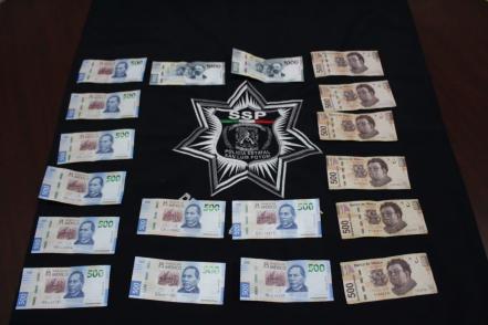 Caen sujetos que vendían auto robado por Facebook; quisieron sobornar con 10 mil pesos a policías de SLP