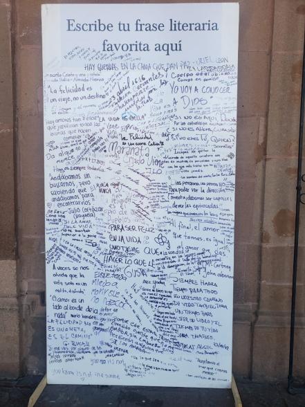 Por Día del Libro, potosinos “estampan” sus frases literarias favoritas