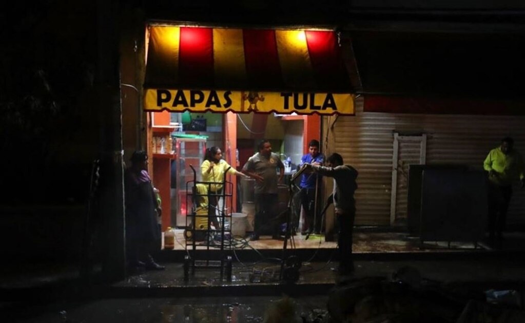 Damnificados corren a presidente municipal de Tula tras inundaciones