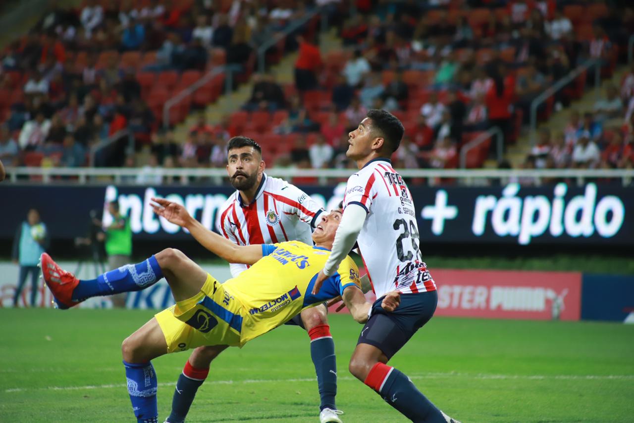 Con penal dudoso, Atlético de San Luis cae ante Chivas 