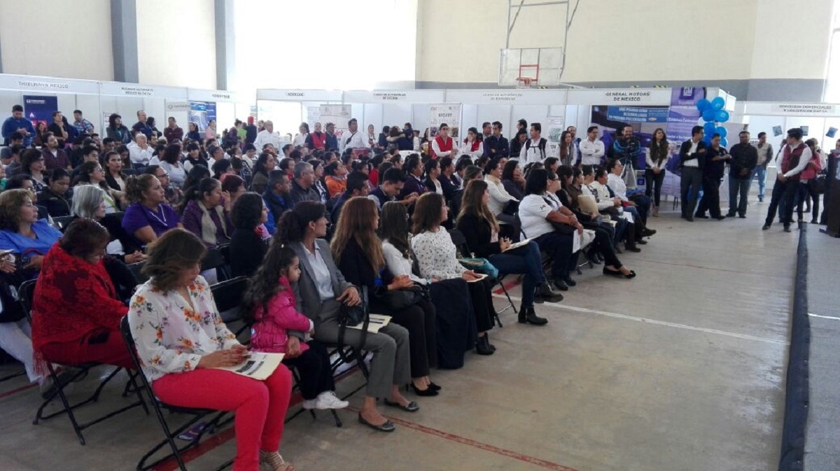 Lamentan que funcionarios feliciten a las mujeres en su día