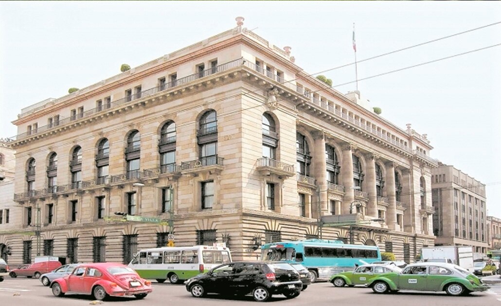 Universidades del centro del país, con las colegiaturas más caras: Banxico