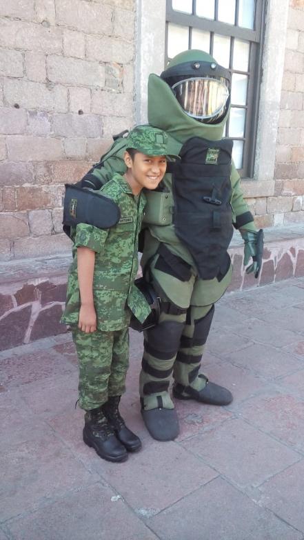 Juan Antonio, el pequeño soldado que enfrenta su primera batalla