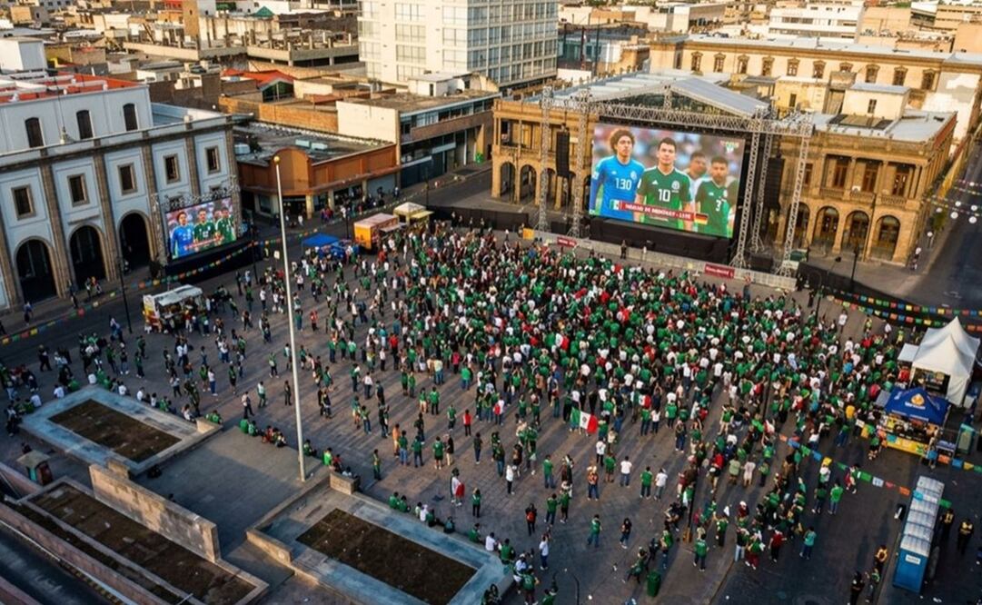 Ayuntamiento de SLP dice que no hay riesgo en la plaza Fundadores para eventos mundialistas. Foto: Generada con IA