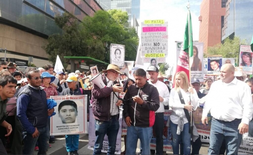 Recuerdan a los 43 en Caminata por la Paz